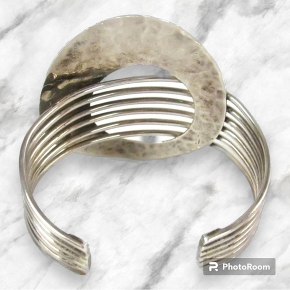 Hammered Circle Modernist Wide Cuff
Bracelet Sterling Silver .925 - Picture 3 of 6
